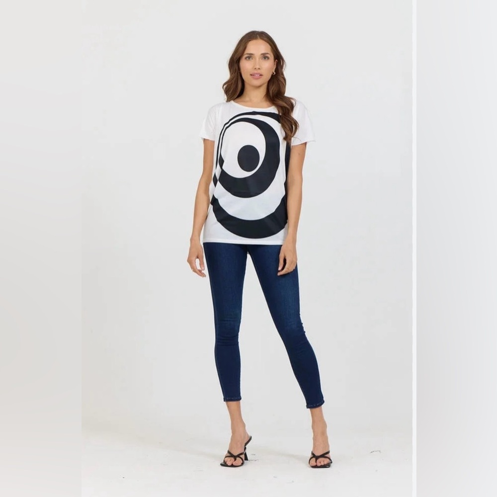 NWOT Go Couture Bullseye Print Tee Size Large